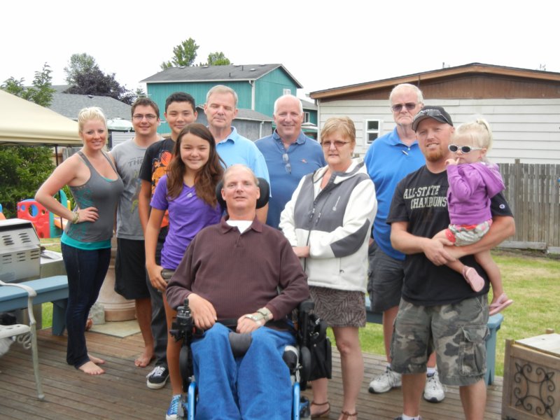 groupshotstartinginthebackrowwithjanelleandherbrothermatthewericerinstevejerrycherylmikejohnandhisdaughtertaylorwithjayintheforegroundatjenkscompoundinalgonawashington.jpg